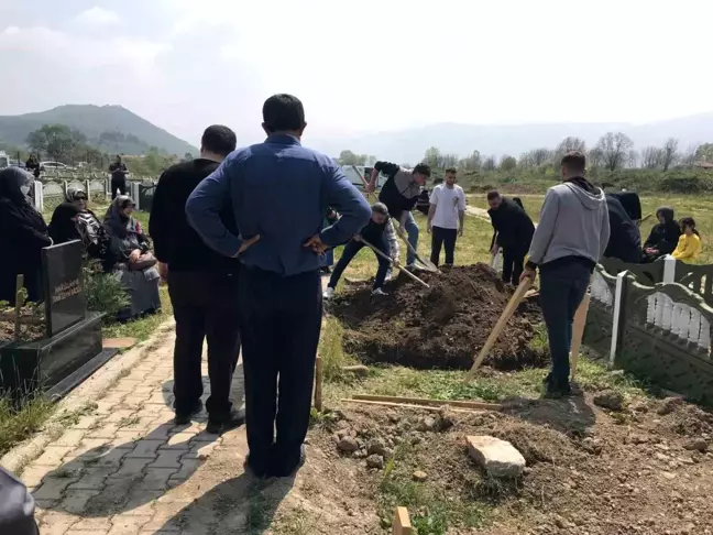 Hendek'te Üvey Annenin ve Öz Babanın Katili Cenaze Namazı Kılınmadan Defnedildi