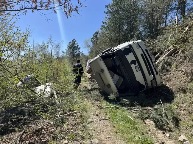 Kütahya'da şarampole devrilen süt tankeri sürücüsü kaza sonrası bulundu