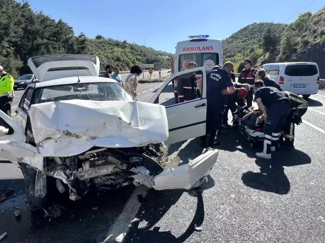 Manisa'da Otomobil Kazası: 3 Kişi Yaralandı