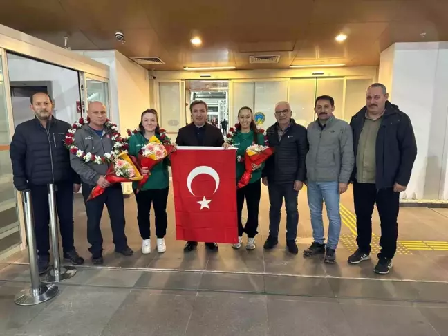 Erzincanlı Sporcular Avrupa Büyükler Badminton Şampiyonası'nda Bronz Madalya Kazandı