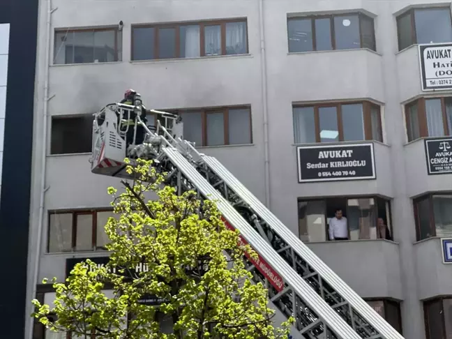 Bolu'da Üniversite Öğrencilerinin Kaldığı Apartmanda Yangın Çıktı