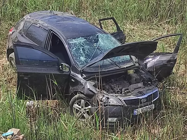 Çorum'un Osmancık ilçesinde otomobil devrildi, 4 kişi yaralandı