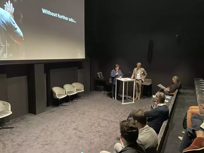 Yunus Emre Enstitüsü Brüksel'de sağlık ve sanat konferansı düzenledi