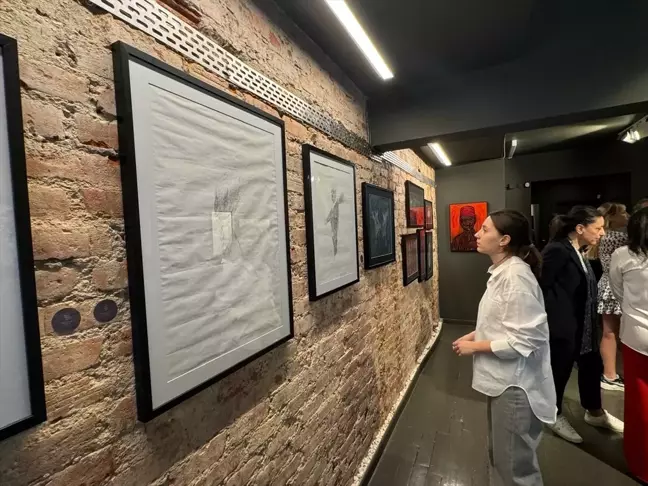 Tayfun Pirselimoğlu'nun 'Tuhaf Zamanlar' Sergisi Açıldı