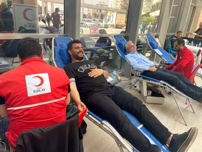 Adıyaman Eğitim ve Araştırma Hastanesi'nde Kan Bağış Kampanyası İlgi Gördü