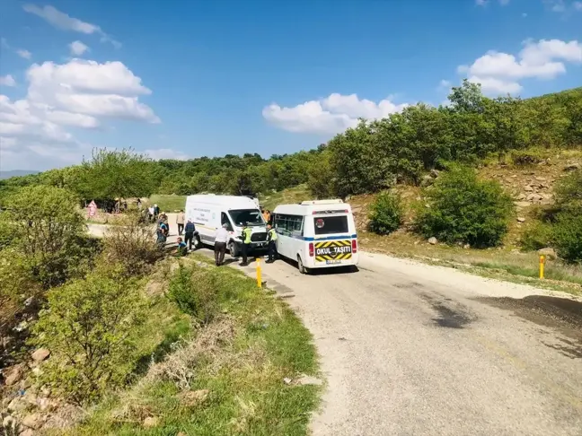 Manisa'da kamyonet ile minibüs çarpıştı: 9 öğrenci yaralandı