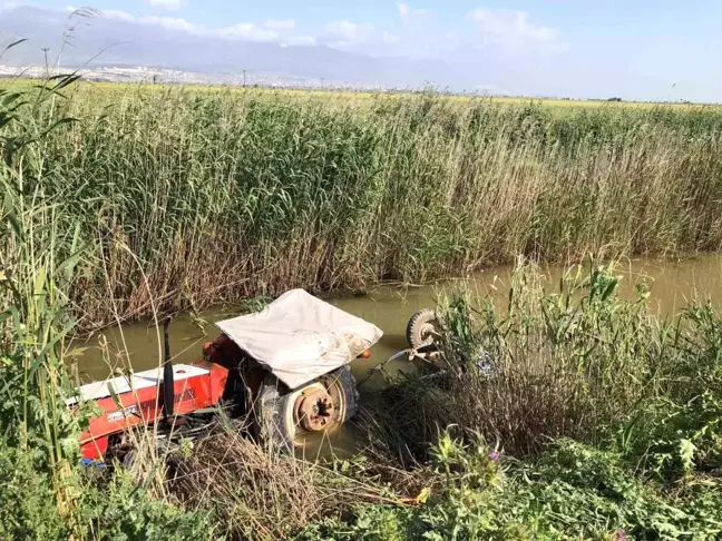 Hatay'da sulama kanalına devrilen traktörün sürücüsü yaralandı