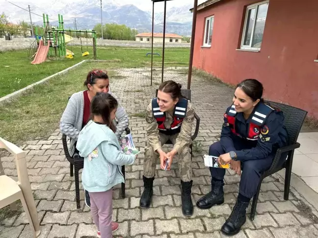 Erzincan'da Jandarma Ekipleri Bilgilendirme Faaliyeti Gerçekleştirdi