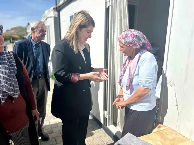 AK Parti Malatya Milletvekili İnanç Siraç Kara Ölmeztoprak, konteyner sakinleriyle bir araya geldi