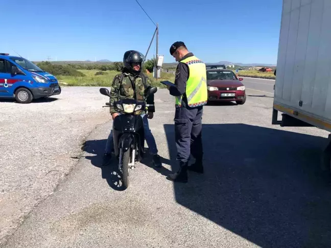 Aydın'da Jandarma Ekipleri Motosiklet Sürücülerine Kask Kullanımının Önemini Anlattı