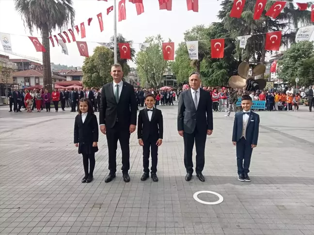 Kocaeli İlçelerinde 23 Nisan Törenleri Düzenlendi