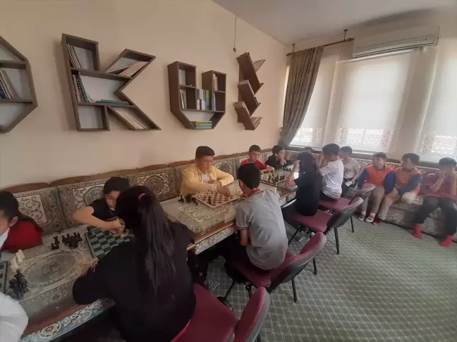 Çorum'da İlkokul ve Ortaokul Öğrencileri Arasında Satranç Turnuvası