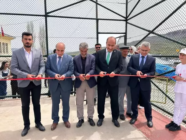 Kars'ta köy okulunda açılan bilim fuarında öğrenciler projelerini tanıttı