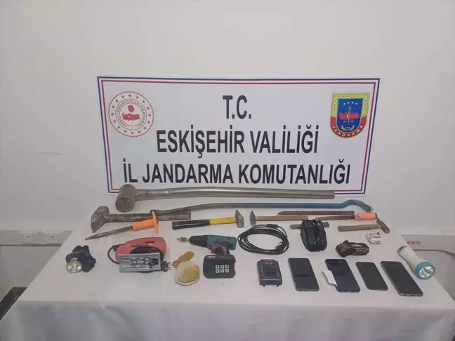 Eskişehir'de izinsiz kazı yapan 4 zanlı gözaltına alındı