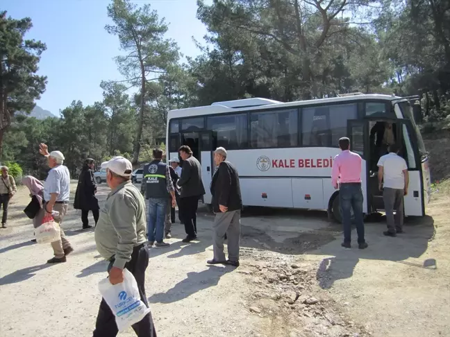 Kale Belediyesi, 55 yaş üstü vatandaşlara tekne turu düzenledi