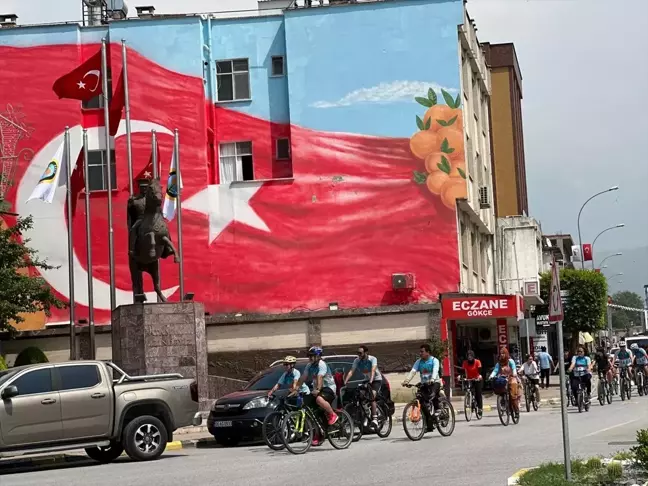 Erzin'de 1 Mayıs Emek ve Dayanışma Günü'nde Bisiklet Turu Yapıldı