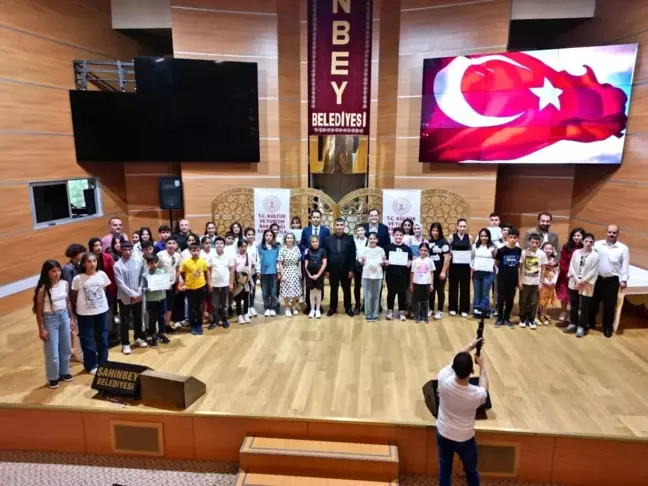 Depremzedeler Bağlama Çalmayı Öğrendi