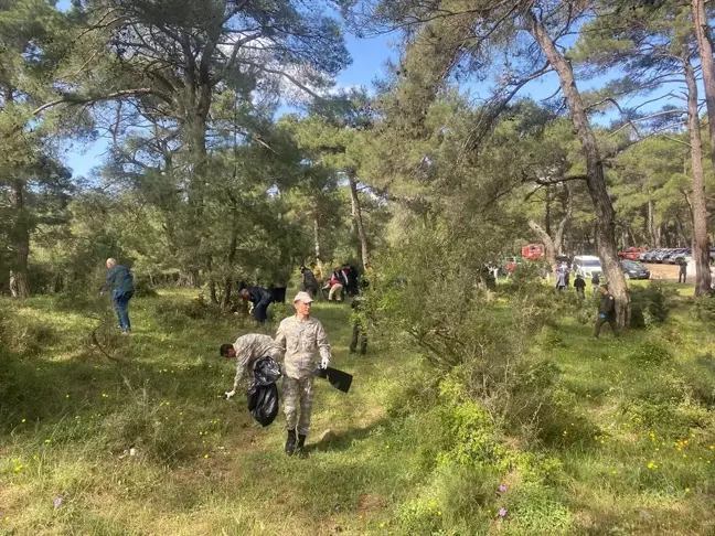 Çanakkale'de Orman Temizliği Etkinliği Düzenlendi