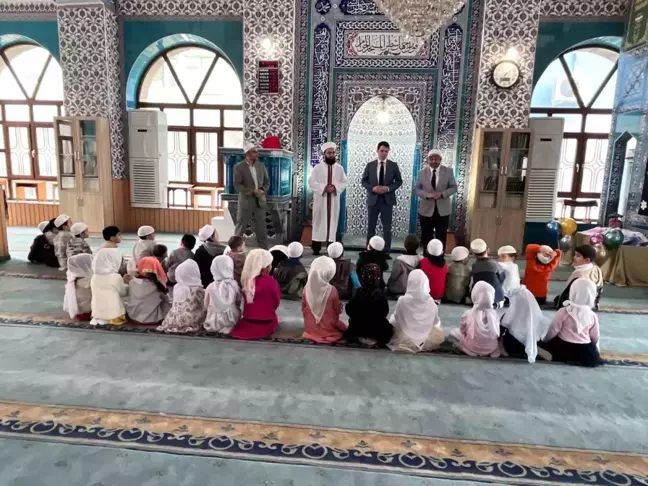 Orhaneli Merkez Durdubey Cami 4-6 yaş Kur'an Kursu öğrencileri ilk namazlarını kıldı