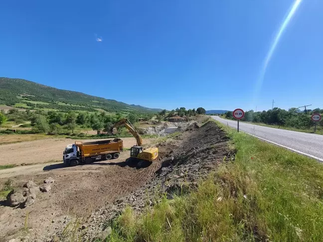 Demirci ile Salihli arasındaki kara yolunun yenilenmesi çalışmaları devam ediyor