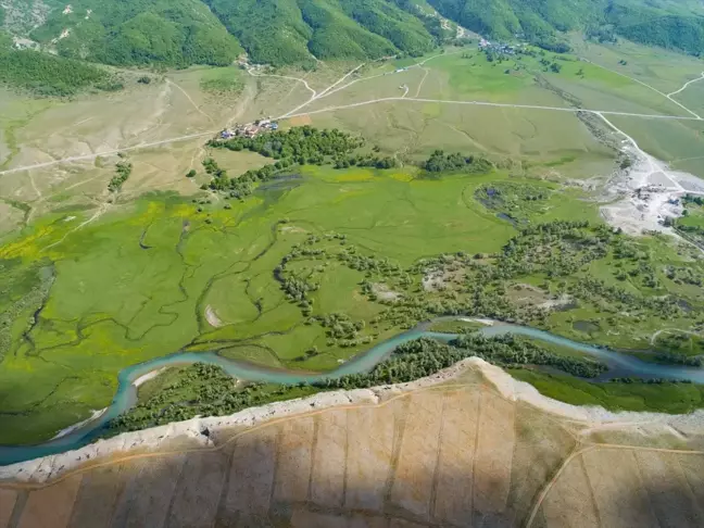 Tunceli'deki Munzur Vadisi Milli Parkı İlkbaharda Yeşile Büründü