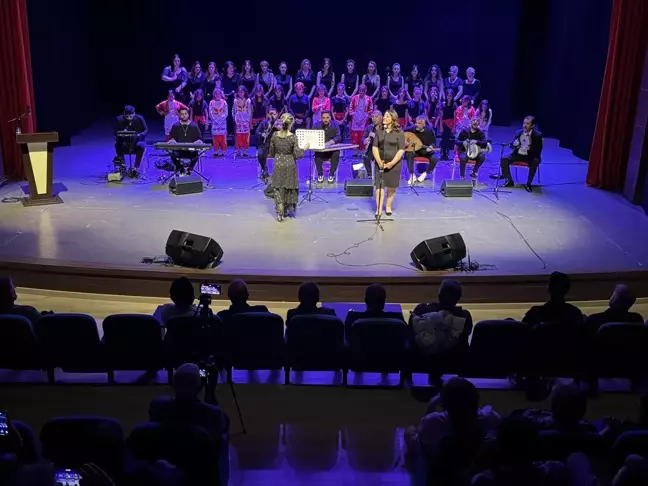 Tekirdağ'da Roman öğrencilerin okula devamlılığını artırmak için koro konseri düzenlendi
