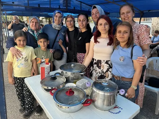 Antalya'da Ahmet Yesevi İlköğretim Okulu'nda Öğretmen ve Veli İşbirliğinde Kermes Düzenlendi