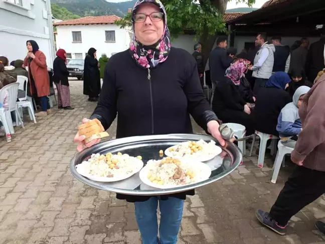 Burhaniye'de Geleneksel Çiftçi Hayırları Başladı