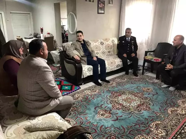 Çavdarhisar Kaymakamı Şehit Ailelerini Ziyaret Ederek Anneler Gününü Kutladı