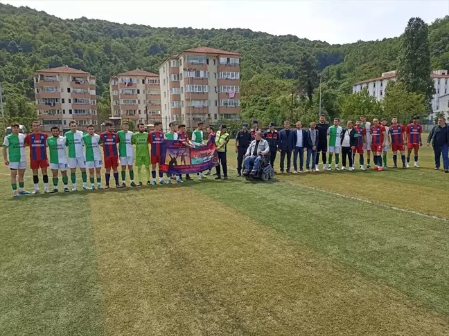 Zonguldak 2. Amatör Lig'inde Engelliler Haftası'na özel pankartlı maç
