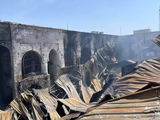 Irak'ın Kerkük kentinde Osmanlı yadigarı Kırdar Hanı'nda yangın çıktı