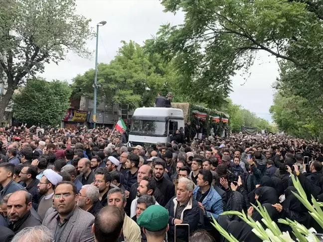 İran Cumhurbaşkanı İbrahim Reisi ve diğer yetkililer için cenaze merasimleri düzenlendi