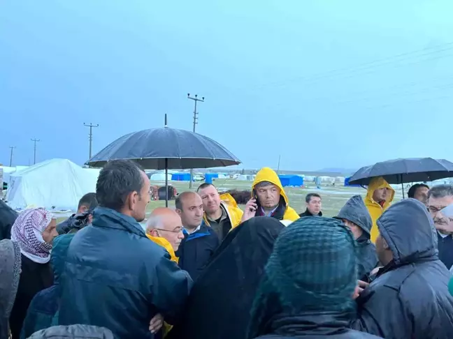 AK Parti Eskişehir İl Başkanı Gürhan Albayrak, Çifteler İlçesi'nde yaşanan afetin ardından çiftçileri ziyaret etti
