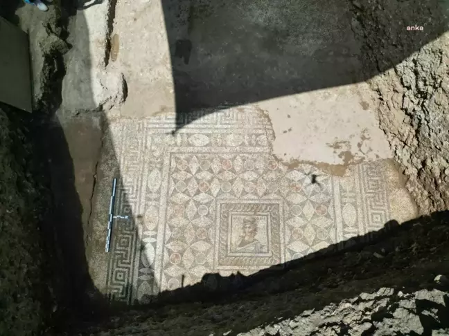 Side Antik Kenti'nde Epik Şiirin Esin Perisi Kalliope'nin Mozaik Zemini Bulundu
