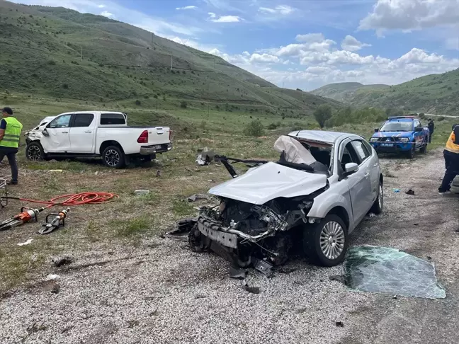 Sivas'ta trafik kazası: 2 ölü, 2 ağır yaralı