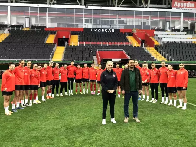 A Milli Kadın Futbol Takımı Erzincan'da antrenmanlarını sürdürüyor