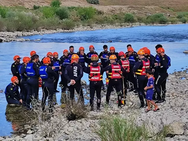 AFAD, Batman Çayı'nda su üstü arama kurtarma eğitimi gerçekleştirdi
