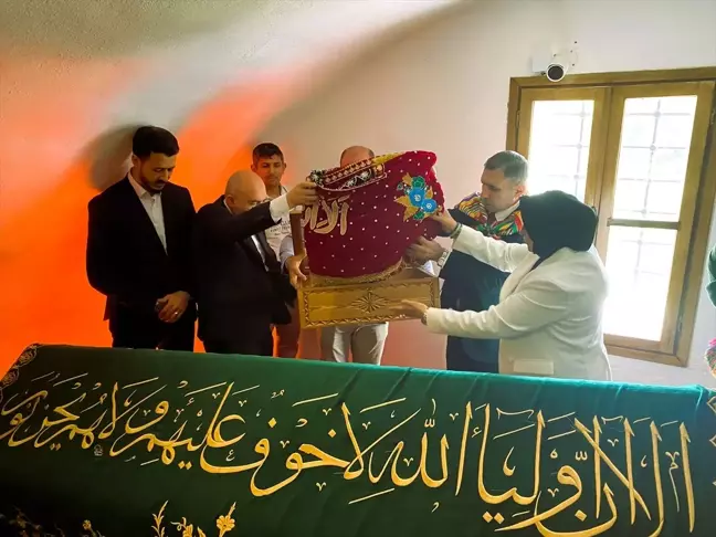 Şeyh Edebali Türbesi'ne İmam-ı Azam'ın örtüsü serildi