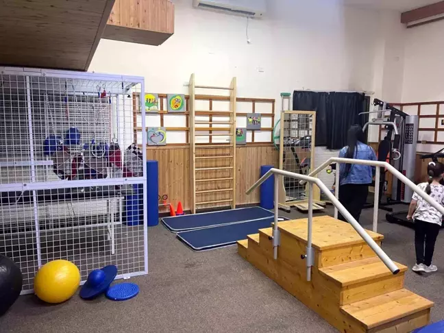 TİKA, Kalandiya Mülteci Kampı'nda Fizik Tedavi ve Rehabilitasyon Ünitesi kurdu
