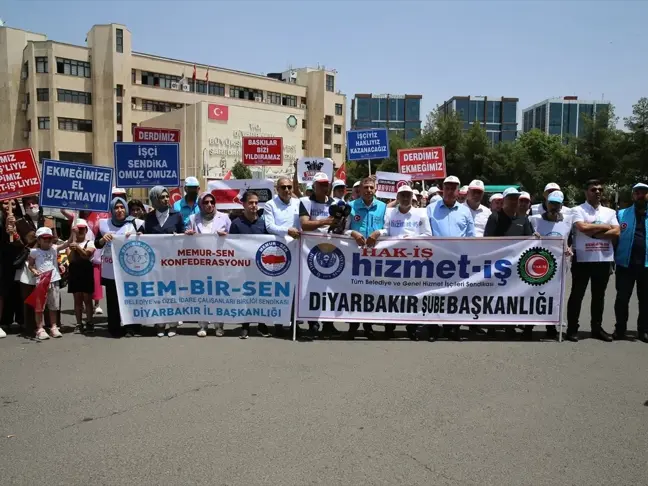 Diyarbakır'da belediyelerden çıkarılan işçilerle ilgili basın açıklaması yapıldı