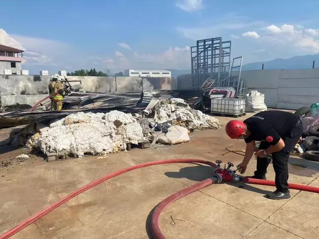 Düzce'de Metal Çelik Yapı Malzemeleri Üretimi Yapan İş Yerinde Yangın Çıktı