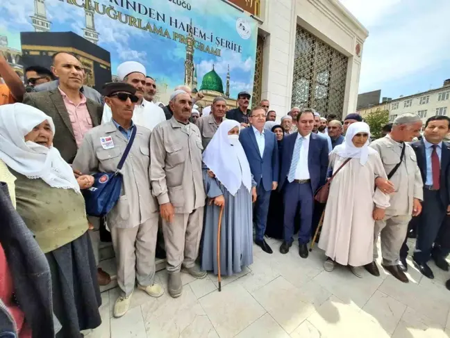 Kars'tan Yola Çıkan İlk Hac Kafilesi Uğurlandı