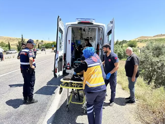 Adıyaman'da otomobil şarampole devrildi, 3 kişi yaralandı