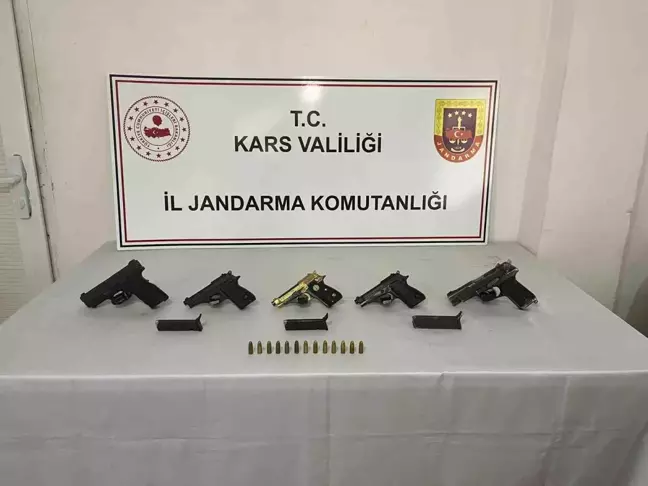 Kars'ta Jandarma Silah Tacirlerine Geçit Vermiyor