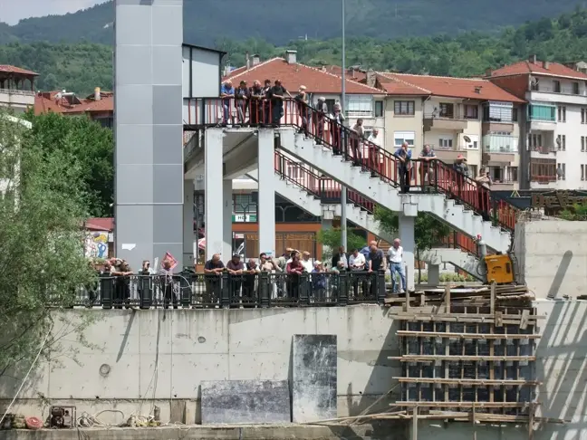 Devrek ilçesinde selde yıkılan asma köprünün yerine çelik köprü inşa edildi