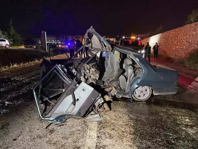 Kastamonu'da Tofaş marka otomobil kullanılmaz hale geldi, 5 kişi yaralandı