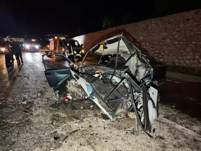 Kastamonu'da Otomobil ile Hafif Ticari Aracın Çarpışması Sonucu 2 Kişi Öldü