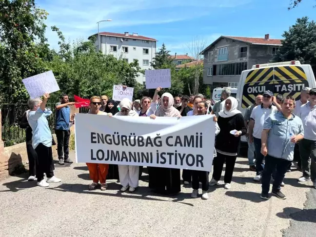 Beykoz'da Mahalle Sakinleri Engürübağ Camii Lojmanını Protesto Etti