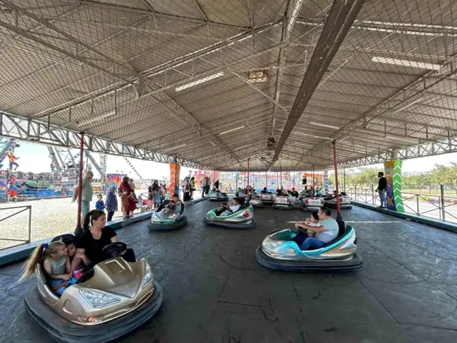 Aydın'da Engelli Öğrenciler Lunaparkta Eğlendi