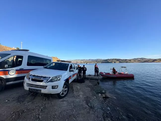 Tunceli'de Feribottan Atlayan Kişinin Bulunması İçin Çalışma Başlatıldı